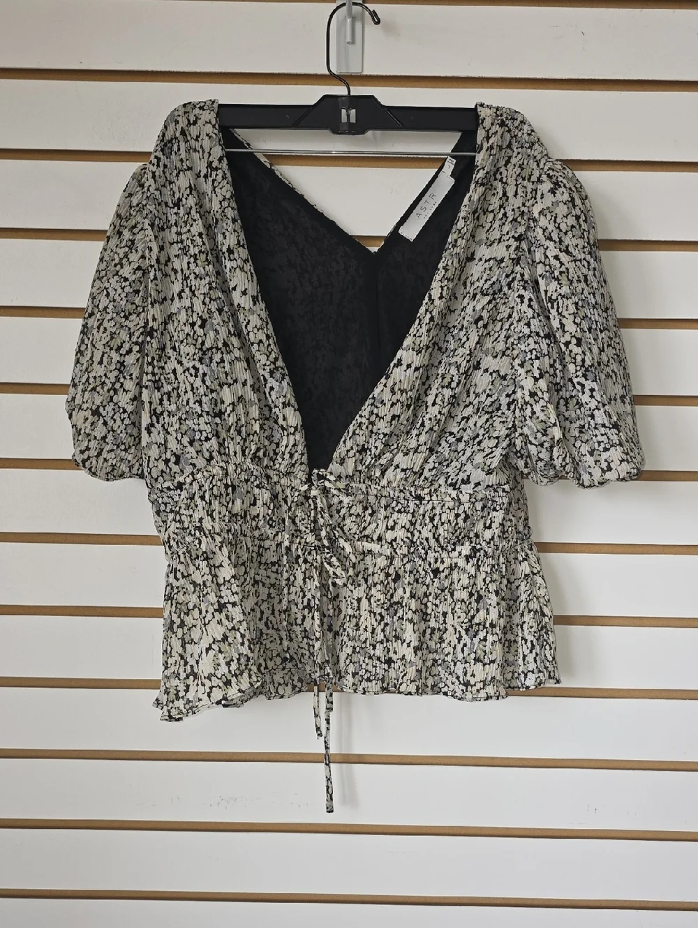 ASTR The Label Floral Tie Front Blouse Large